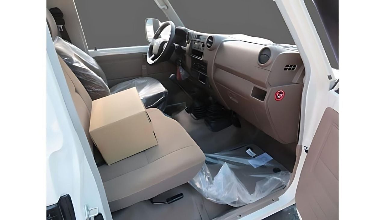 تويوتا لاند كروزر بيك آب تويوتا LC 79 بيك اب كابينة واحدة 4.5 لتر V8 ديزل موديل سنة 2024 اللون أبيض