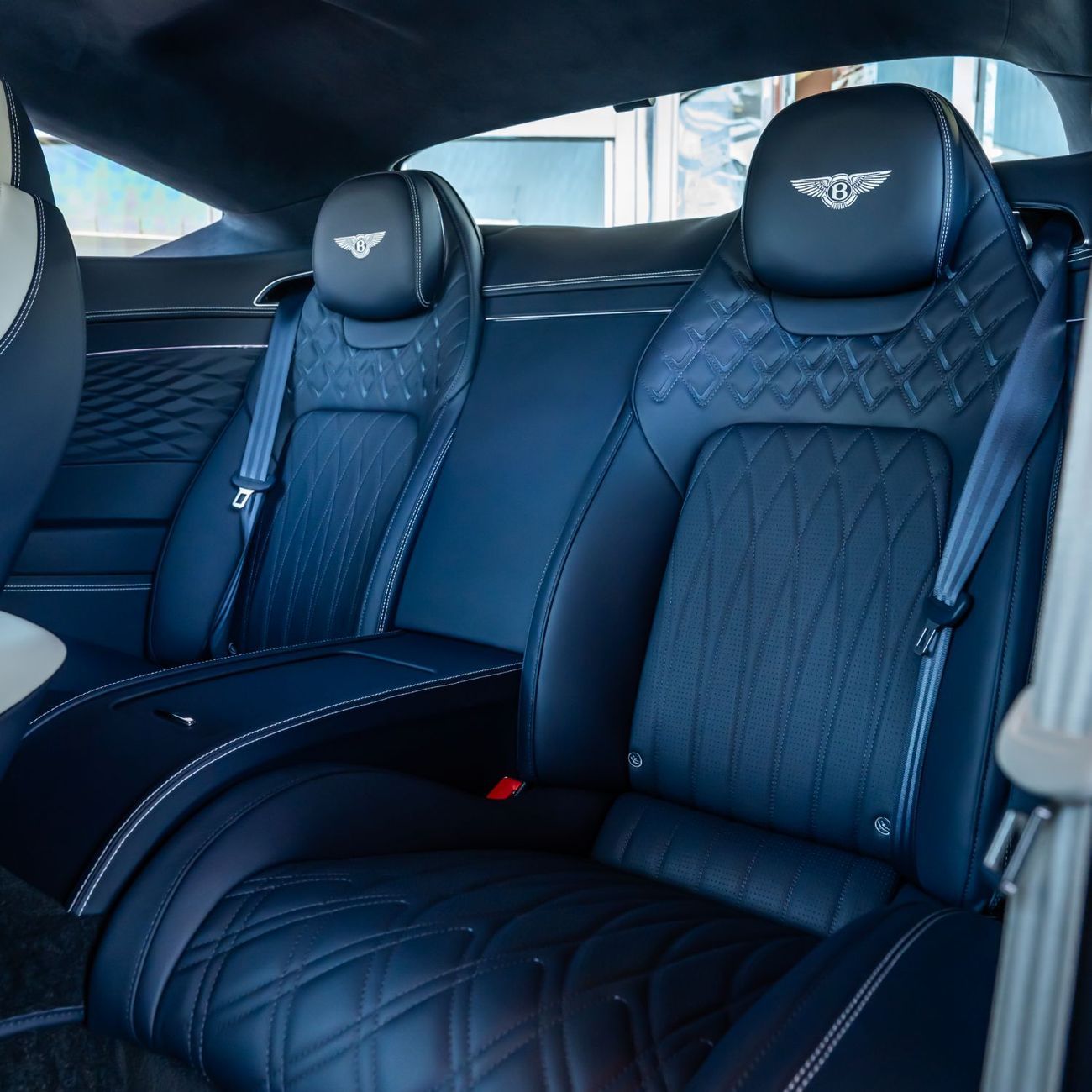 بنتلي كونتيننتال جي تي AZURE 2026 BENTLEY GT V8 DONE ONLY 4000KM