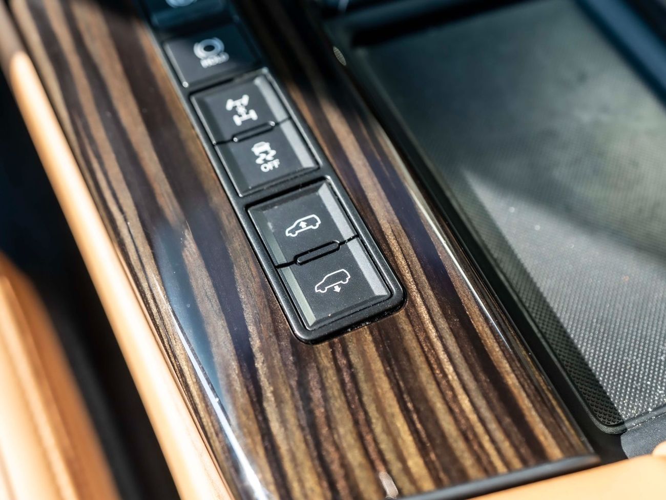 Lexus LX 600 Prestige 3.5L ( CYL)