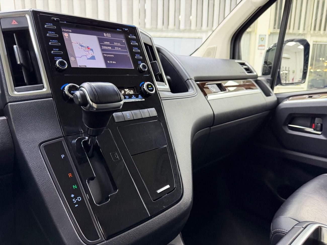 Toyota Granvia PREMIUM