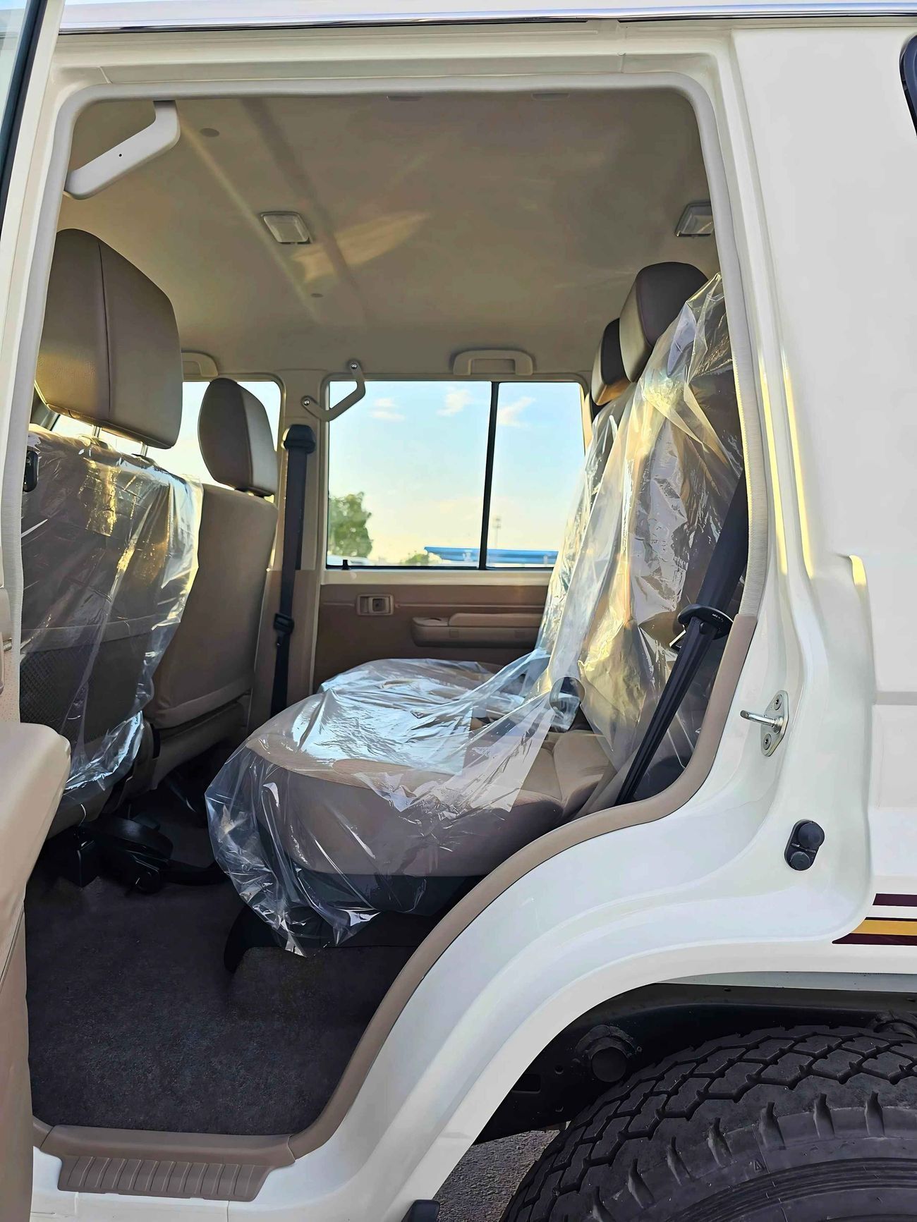 تويوتا لاند كروزر 70 LX LC76 / 4.0L V6 PETROL / M/T / DVD CAMERA / 5 DOOR BASIC / 4WD (CODE # 69034)