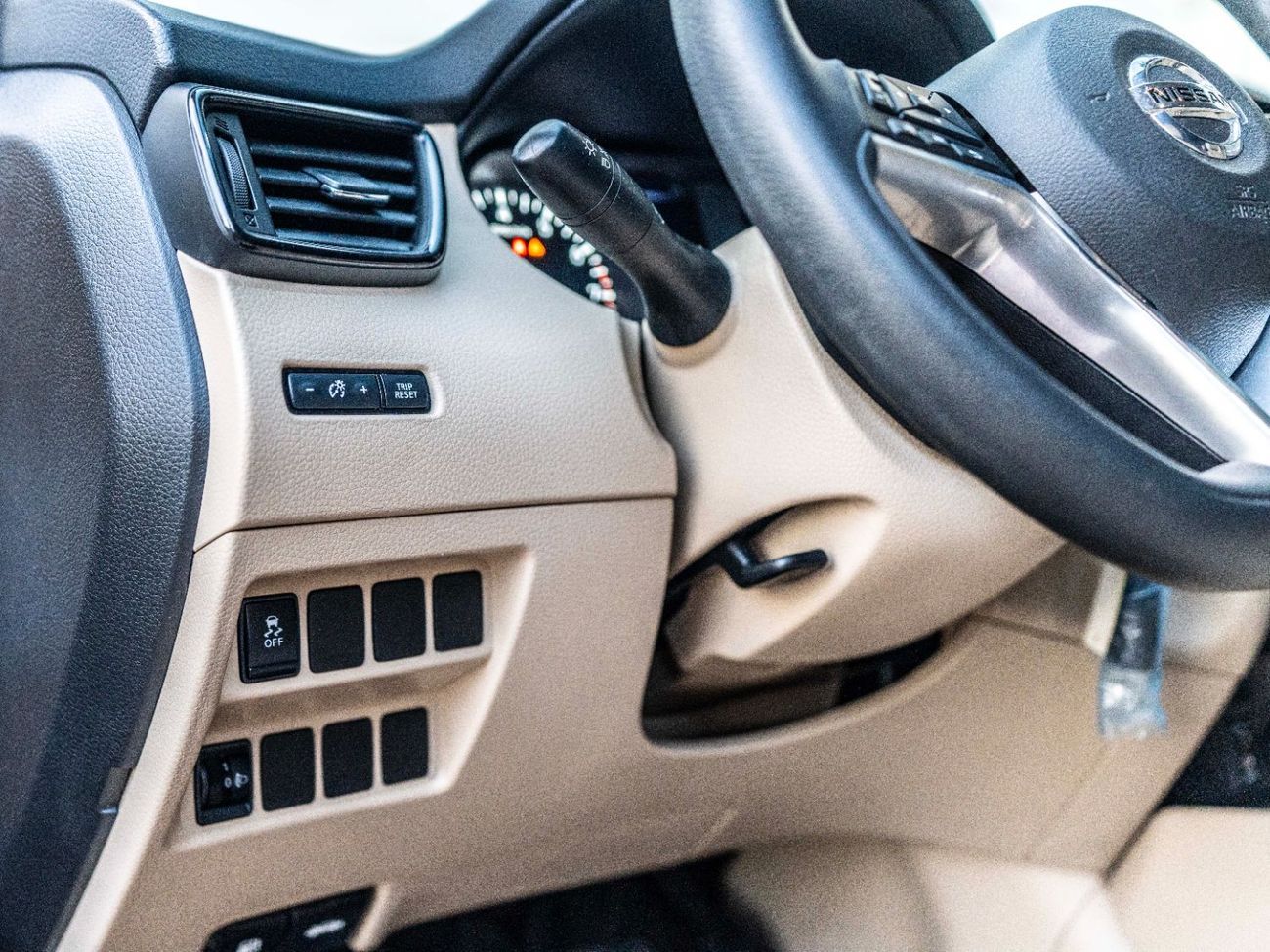 نيسان إكس تريل S 2.5L FWD (5 Seater)