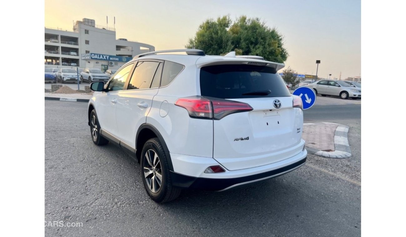 Toyota RAV4 2017 XLE SUNROOF 4x4 FULL OPTION