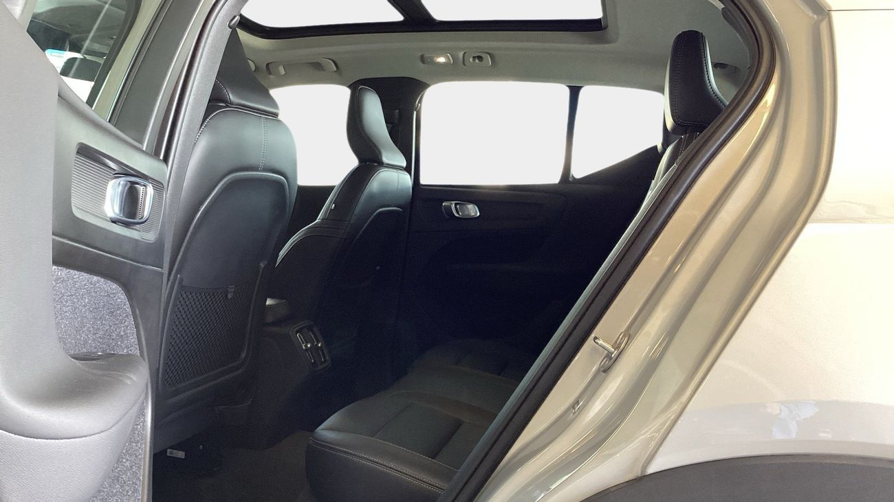 فولفو XC 40 2.0 B4 MHEV ULTIMATE DARK AUTO | شامل الضمان | 0 ﺪﻔﻋﺓ ﺃﻮﻟﻯ