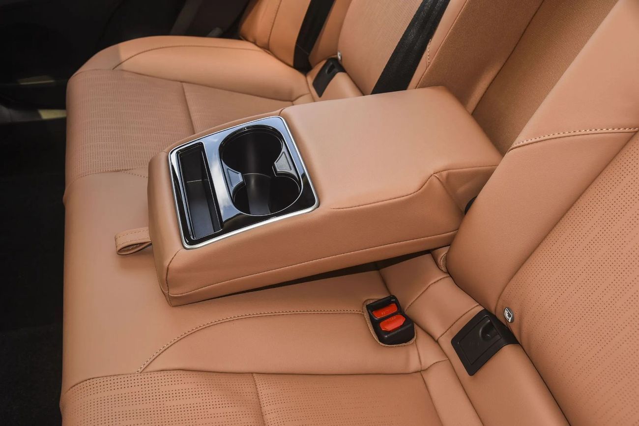 تويوتا كامري China's top-tier dual-engine 2.5HG Premium Edition