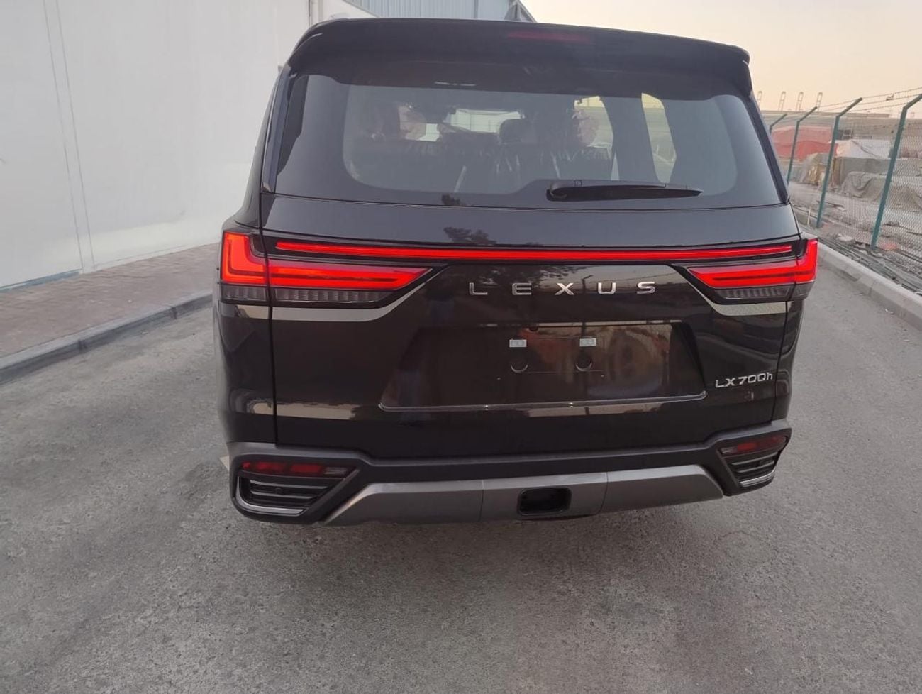 لكزس LX 700h SIGNATURE