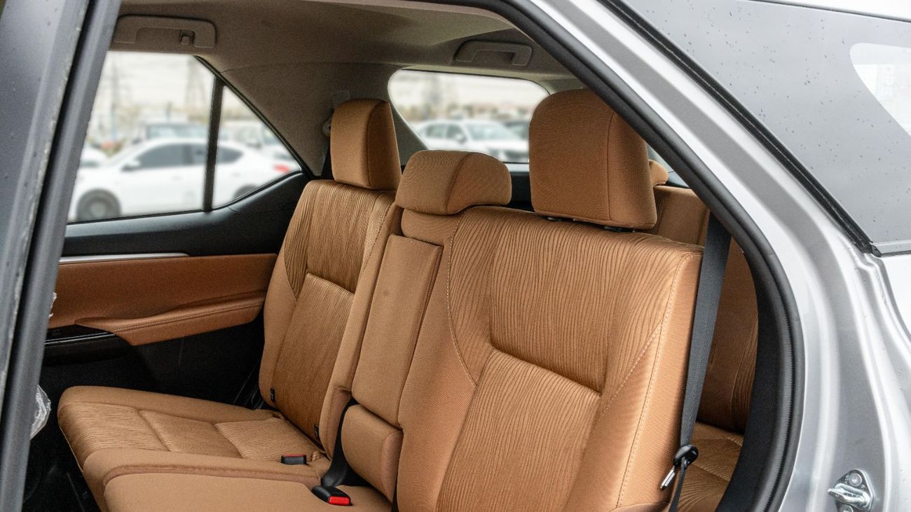 تويوتا فورتونر 2026 Toyota Fortuner VX 4.0L AT petrol (Silver-Tan)
