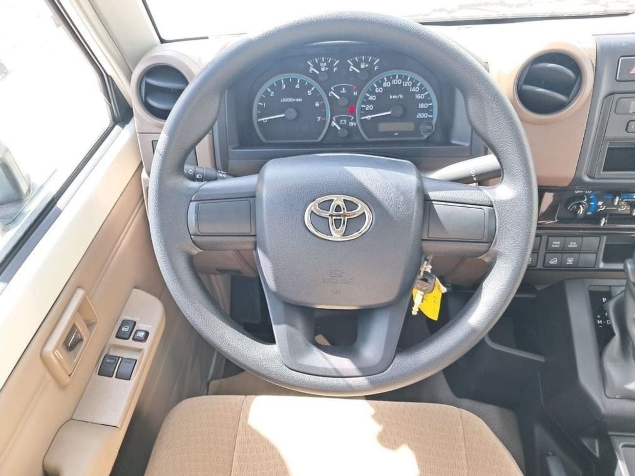 تويوتا لاند كروزر 70 LC78 4.0L STD E1 AT 2025 YM