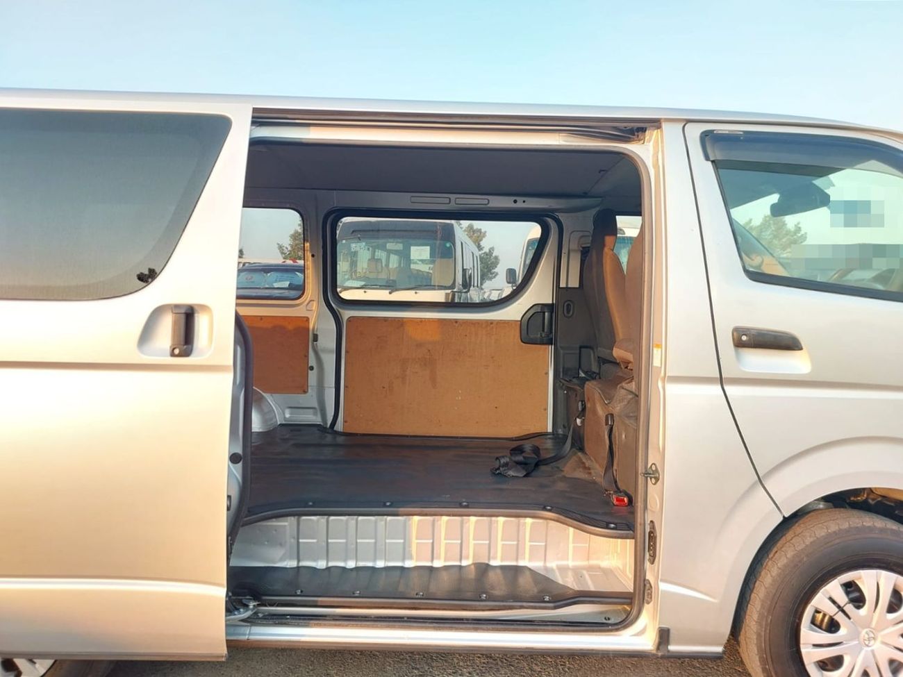 تويوتا هاياس TOYOTA HIACE VAN RHD 2018 MODEL 2.8 L DIESEL AUTOMATIC(PM05971)