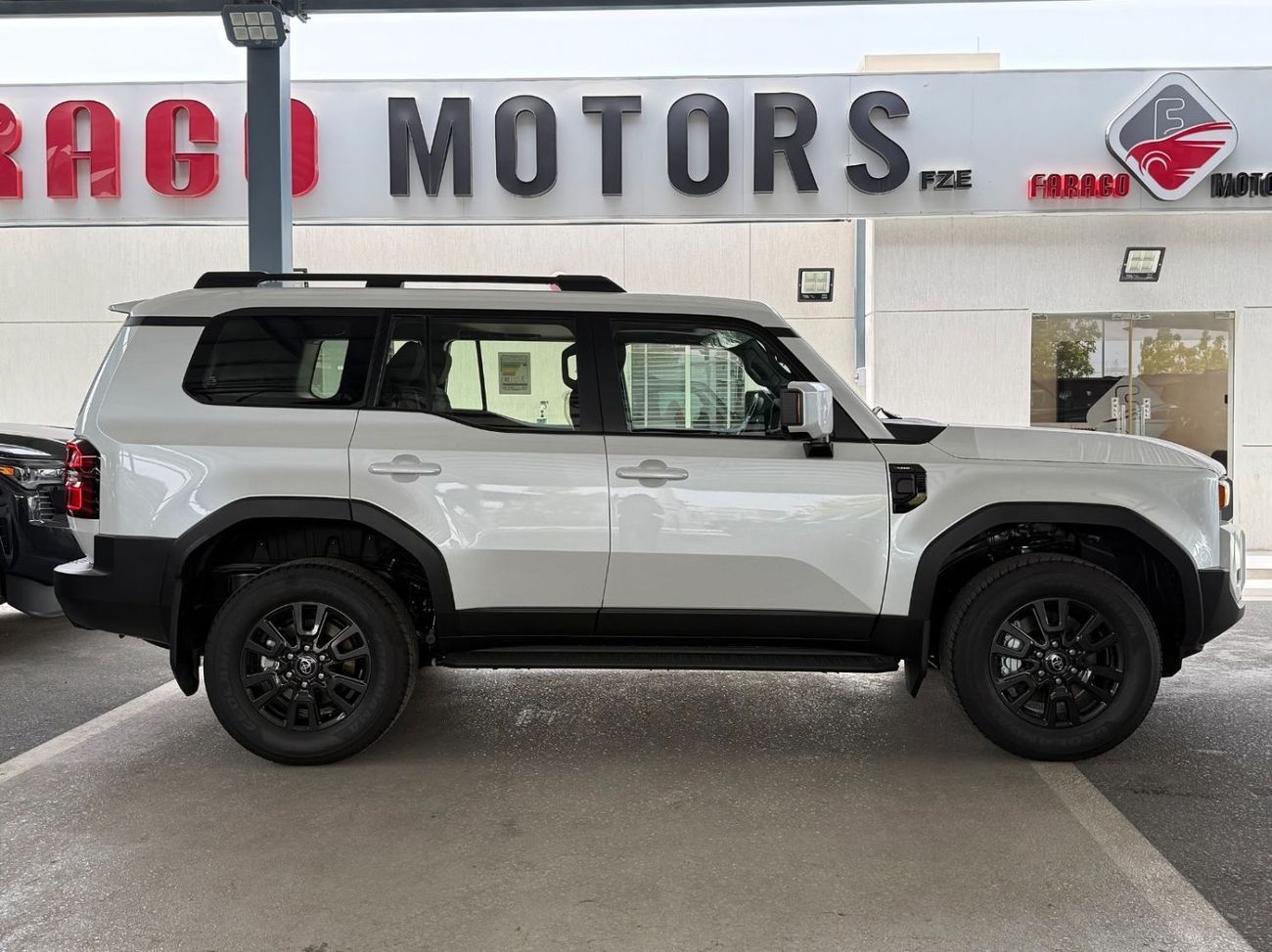 Toyota Prado PRADO 2.8 SUNROOF BLACK INTERIOR ** EXPORT ONLY **التصدير فقط خارج الخليج***