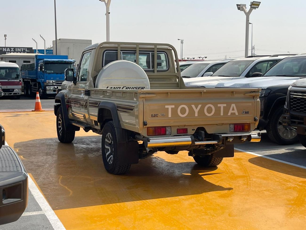 Toyota Land Cruiser Pick Up Toyota LAND CRUISER SC AT PETROL 4.0L WIN-DIFF-COOLBOX