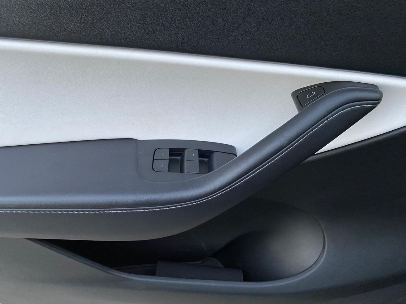 Tesla Model Y FULL BODY CARBON FIBER KIT - SPECIAL STEERING -WELL MAINTAINED