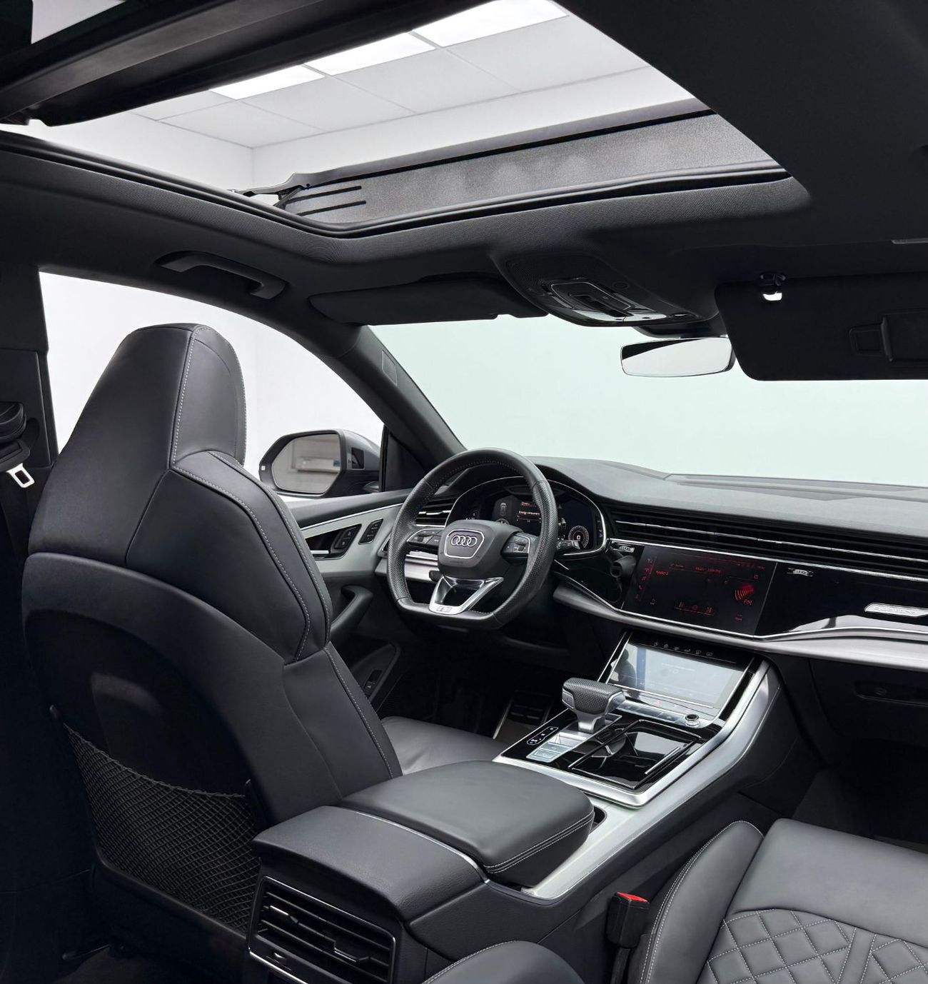 أودي Q8 55 TFSI quattro S-Line 3.0L (340 HP) 2019 Audi Q8 S-Line 55TFSI Quattro, Warranty, Fully Loaded, Exc