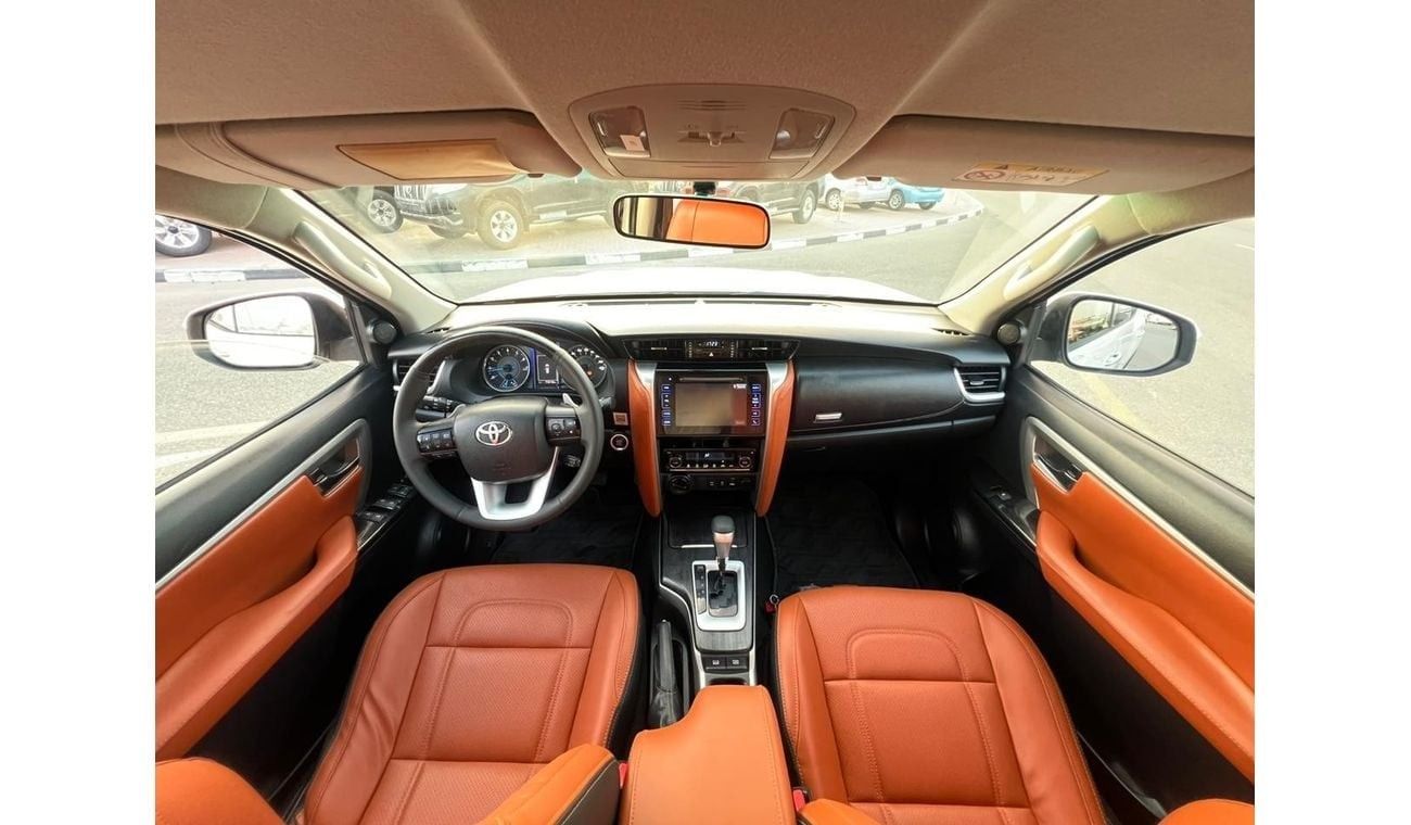 Toyota Fortuner 2017 TOYOTA FORTUNER GXR V6 4X4  FULL OPTION - PUSH START - LEATHER SEATS - REAR CAM - STEERING GEAR