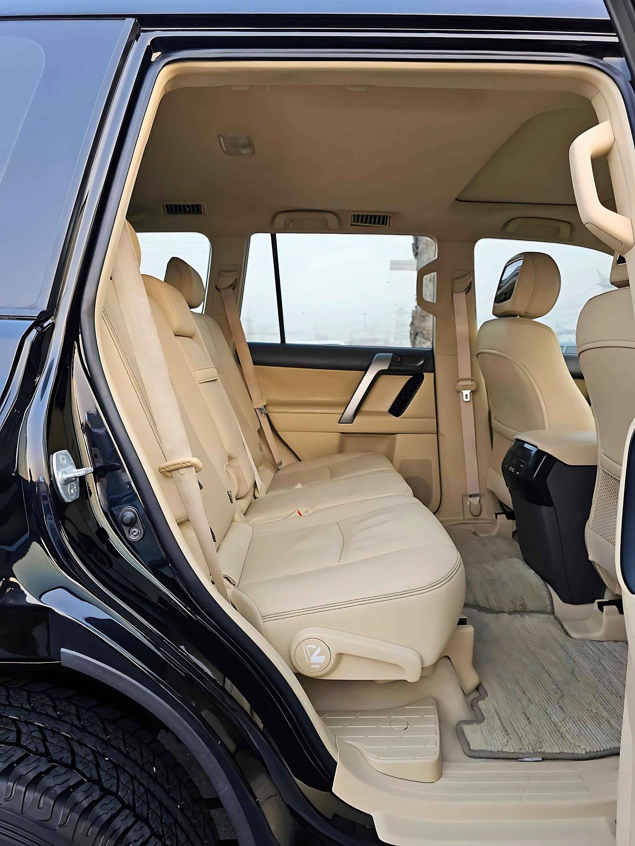 تويوتا برادو VXR V6/ SUNROOF/ LEATHER/ ELECTRIC SEATS/ BACK TYRE/ ORG PAINT/ ORG KMS/ LOT# 63670