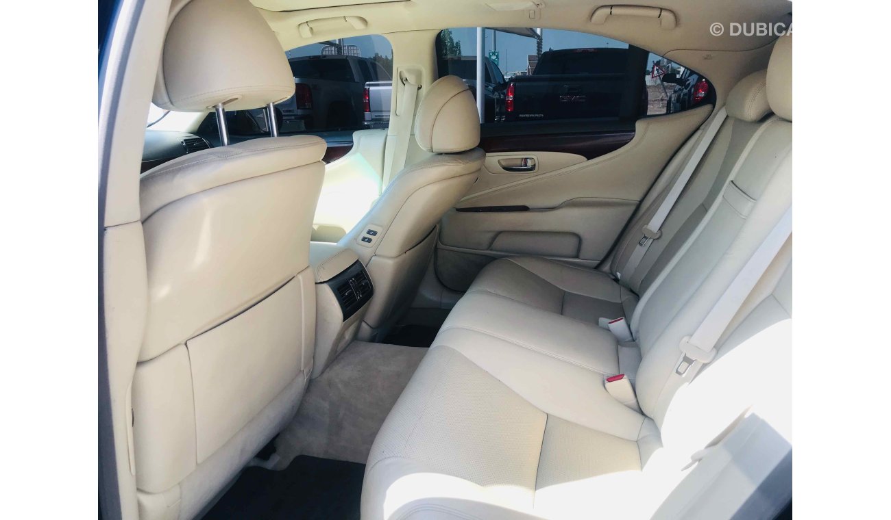 Lexus LS460 سياره نظيفه جدا بحاله ممتازه ضمان شاسيه جير ماكينه