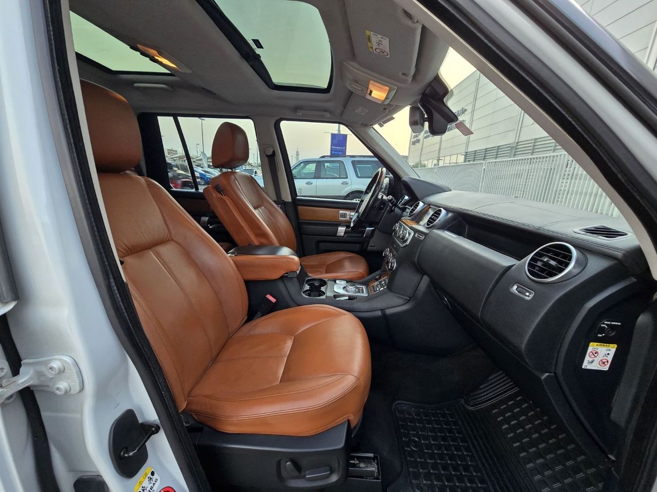 Land Rover Discovery LAND ROVER LR4 2016 GCC ORGINAL PAINT // GOOD CONDITION