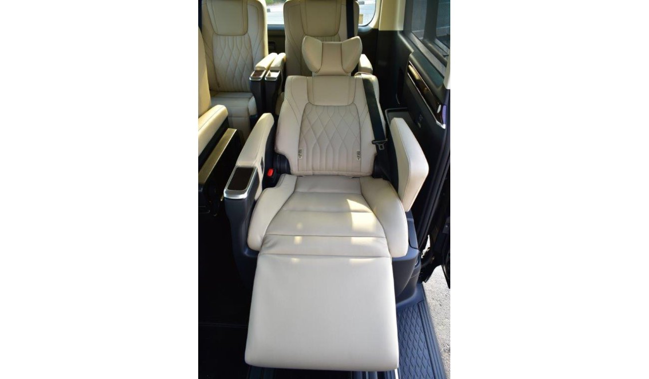 تويوتا جرافينا Premium 2.8L Diesel 6 Seat Automatic