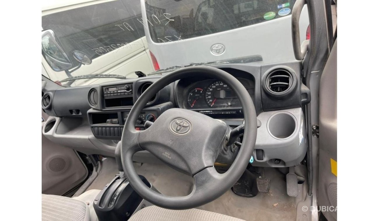 Toyota Dyna Dyna Diesel 2 ton model 2014 Automatic