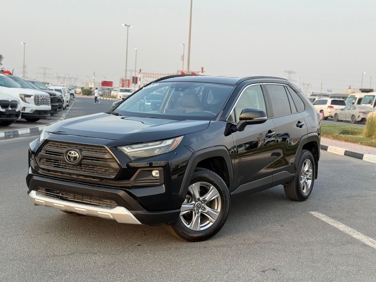 Toyota RAV4 XLE 4WD push start, leather seats 2022