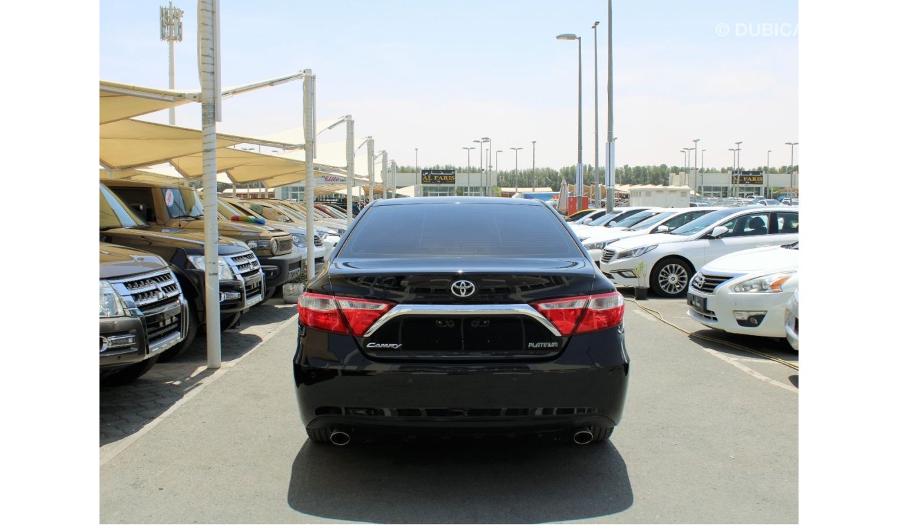 Toyota Camry PLATINUM - ORIGINAL PAINT - GCC - CAR IS IN PERFECT CONDITION INSIDE OUT