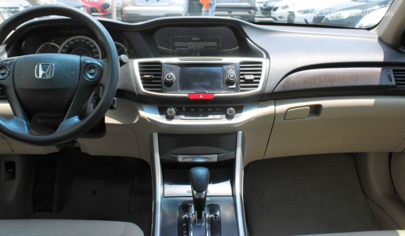 Honda Accord DX ACCIDENTS FREE - GCC - FULL OPTION - V4 - CAR IS IN PERFECT CONDITION INSIDE OUT