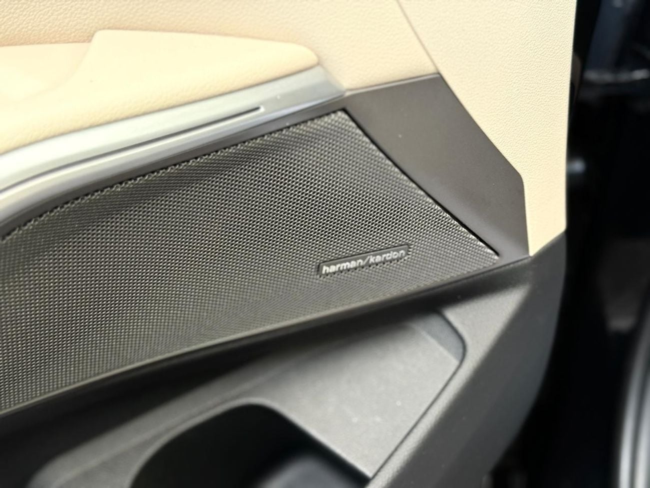 بي أم دبليو 320 Exclusive 2.0L