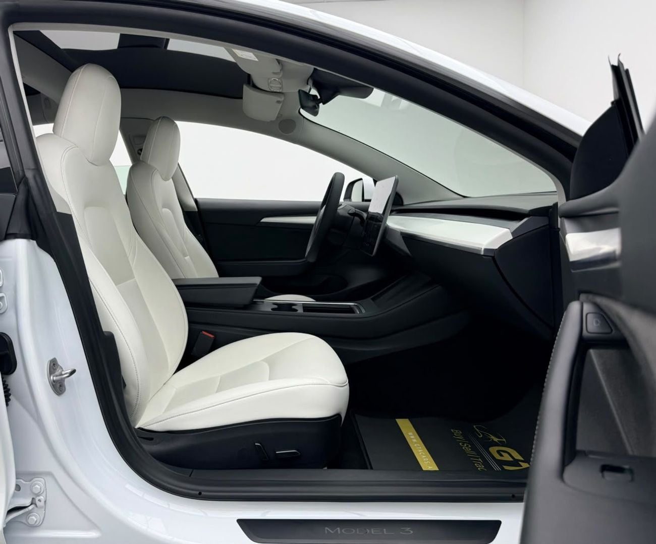 Tesla Model 3 STANDARD RANGE 2023 Tesla Model 3, 2030 Tesla Battery Warranty, Full Tesla Service History, Fully Loaded, GCC