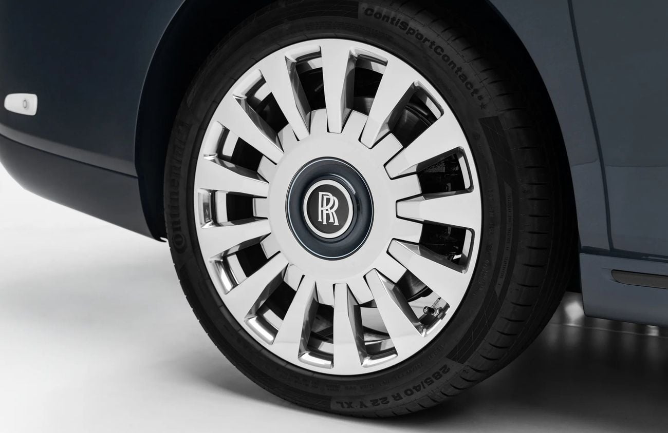 Rolls Royce Phantom 6.75L V-12 Twin-Turbocharged Engine