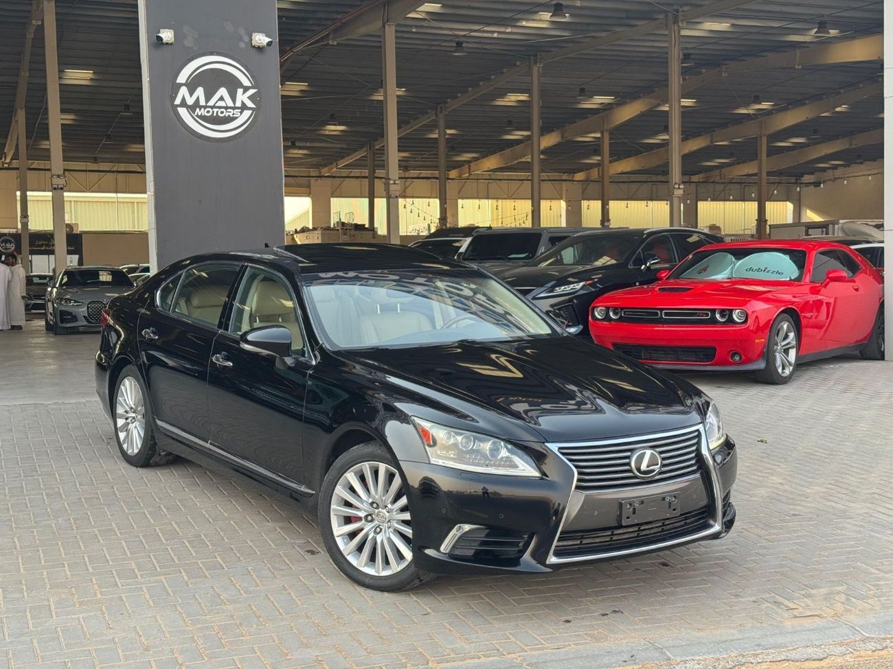 لكزس LS 460 كبيرة / محرك V8 سعة 4.6 لتر / مصابيح زينون ثلاثية / مقاعد تبريد وتدفئة / أبواب ناعمة الإغلاق / بحالة