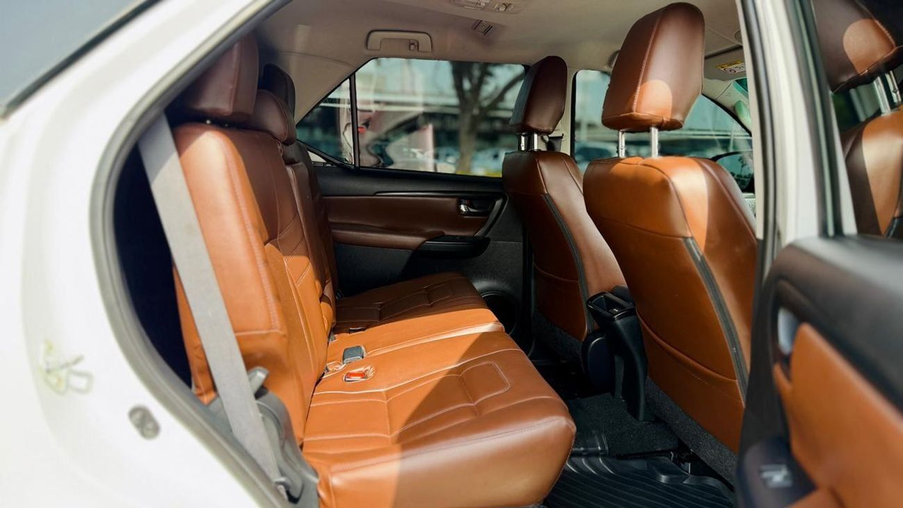 تويوتا فورتونر 2023 | 2.8L DIESEL ENGINE | AT | RHD | PUSH START ENGINE | PREMIUM LEATHER SEATS | DIGITAL ODOMETER