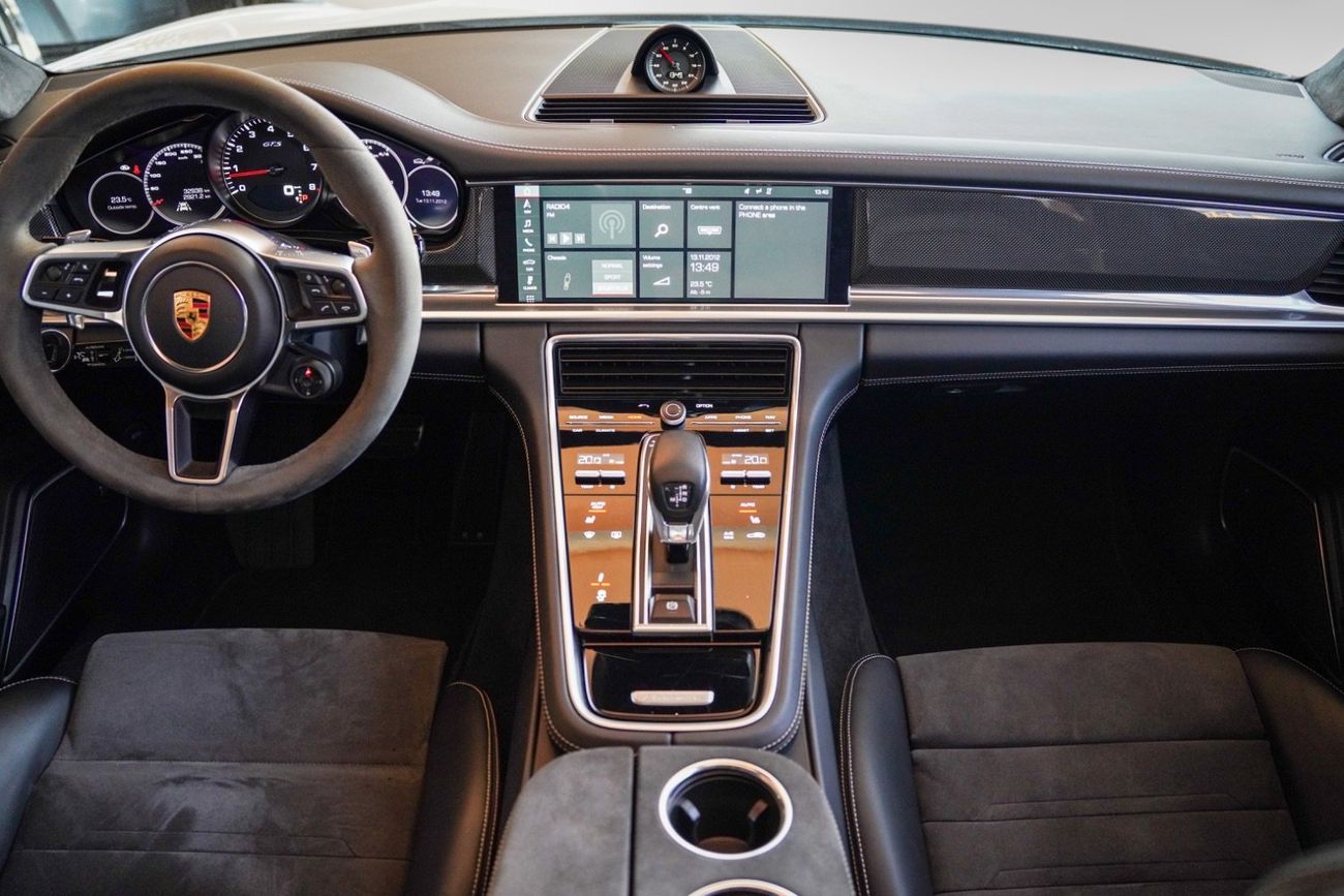 Porsche Panamera GTS 4.0L (455 HP)