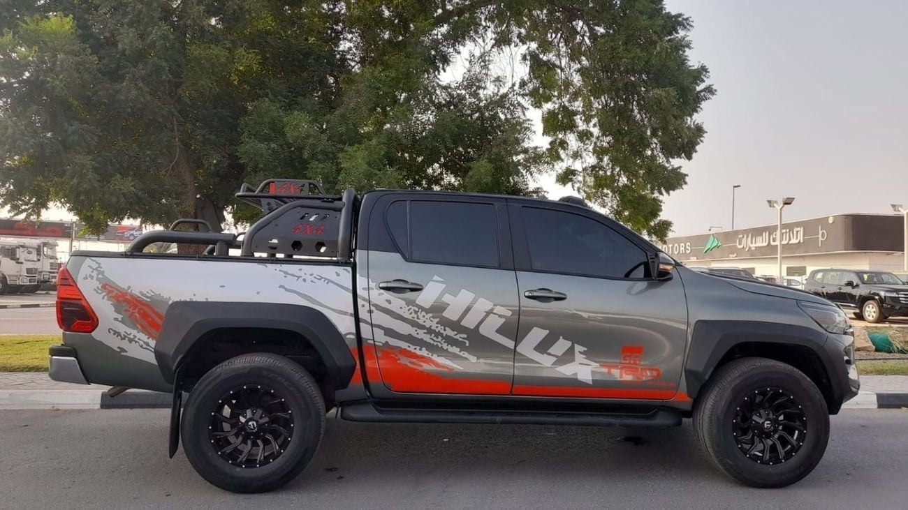تويوتا هيلوكس Right-Hand drive 2.8 diesel Auto Full options