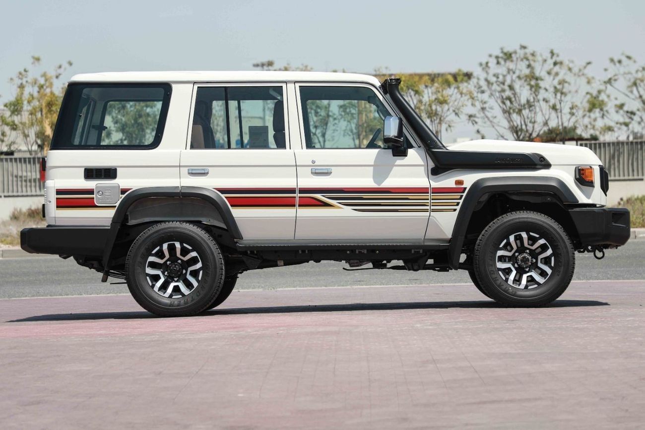 Toyota Land Cruiser 70 2025 TOYOTA LC76 HARDTOP 4.0 - WHITE inside SADLLE TAN | Export Only