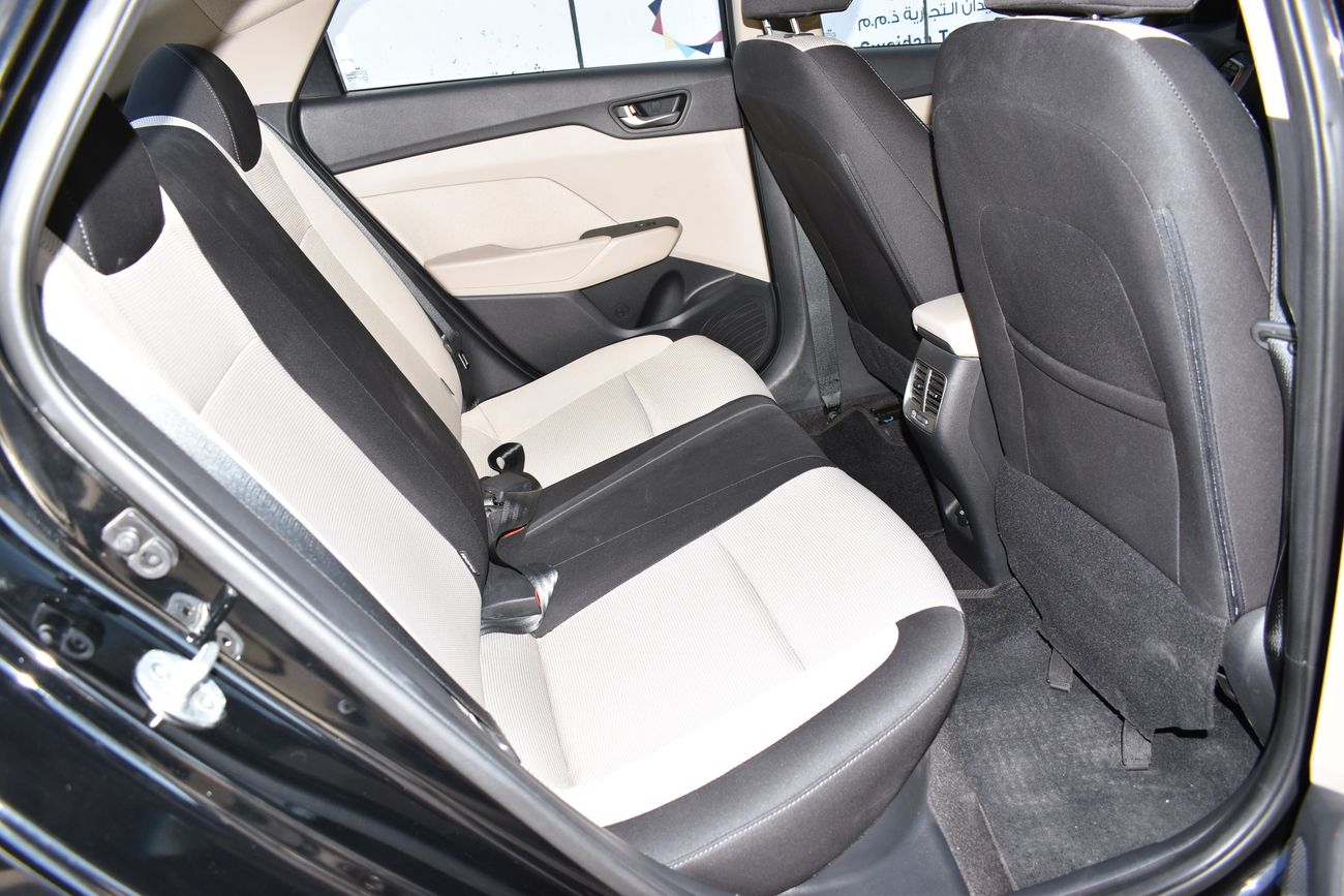 Hyundai Accent AED 719 PM | 1.6L GL GCC DEALER WARRANTY