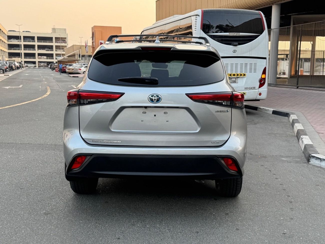 تويوتا هايلاندر 2.5L Hybrid VXR (AWD)