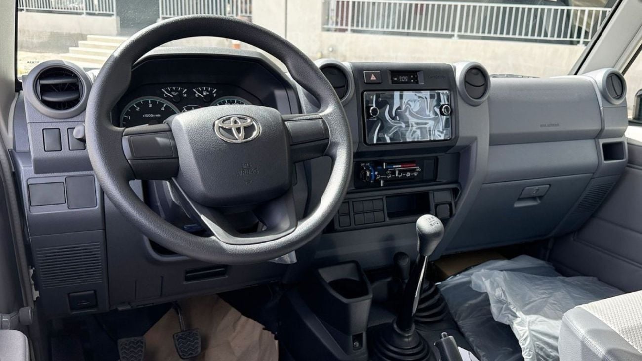 Toyota Land Cruiser Pick Up Toyota Land Cruiser 79 4.2L DSL DC Basic MT