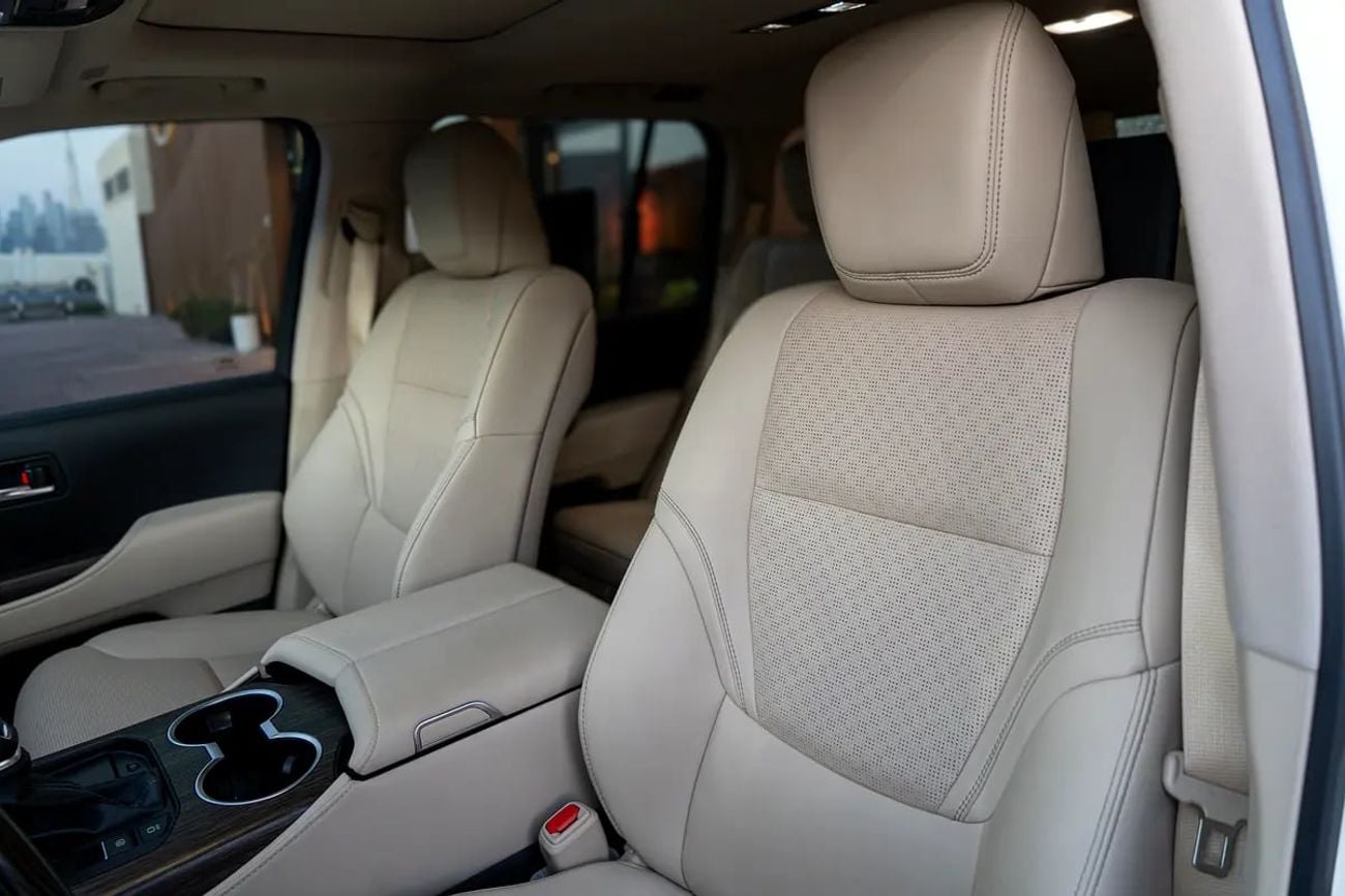 تويوتا لاند كروزر VXR 4.0L VXR | GCC Specs | Super Clean | Low Mileage