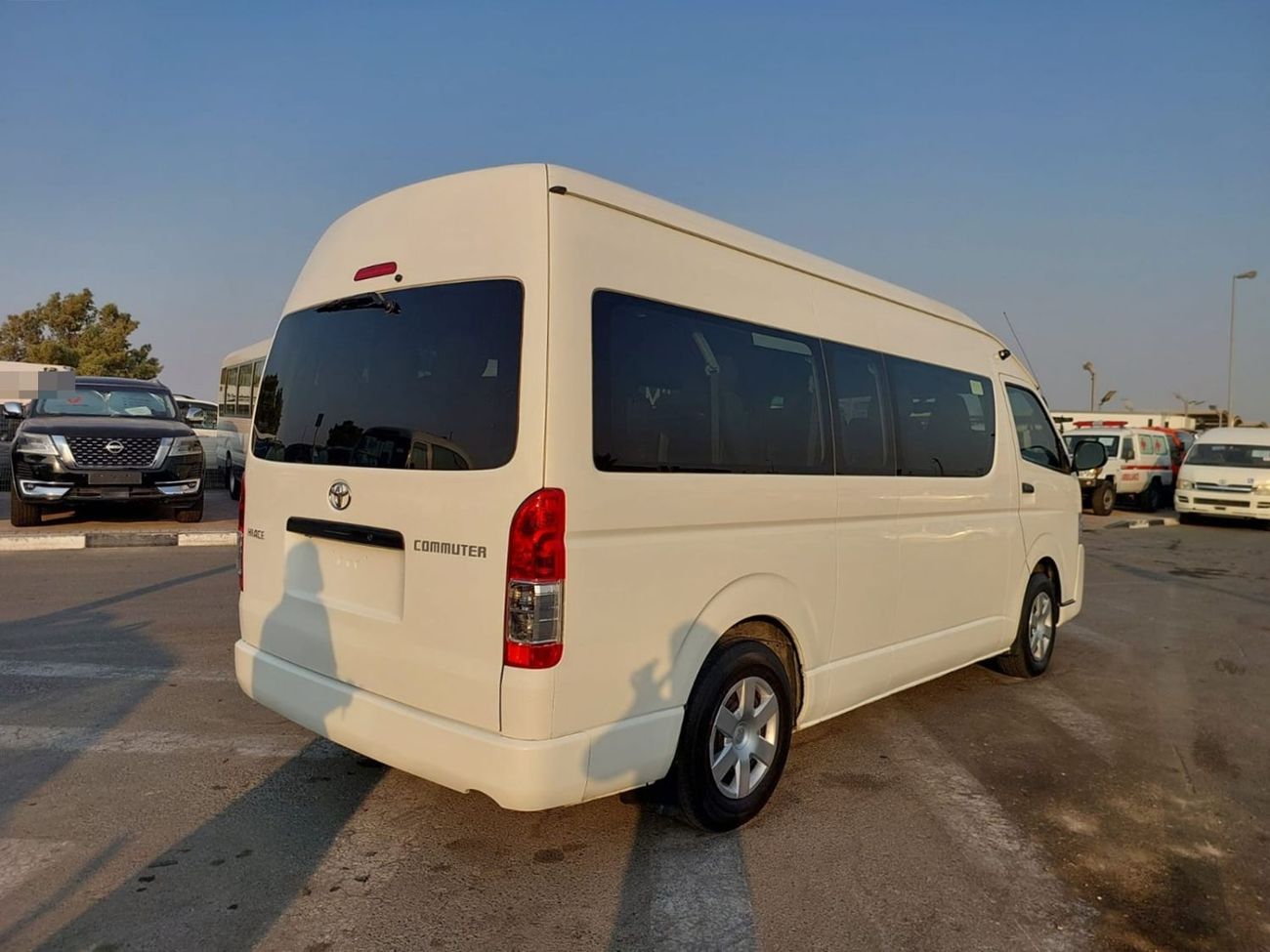 Toyota Hiace TOYOTA HIACE COMMUTER VAN RHD 2018 MODEL 3.0 L DIESEL AUTOMATIC(PM35933)