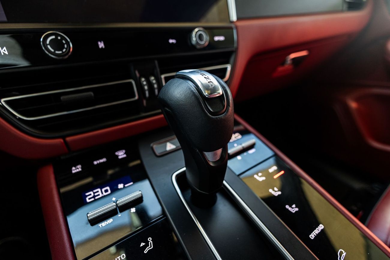 Porsche Macan Std 2.0L (260 HP)