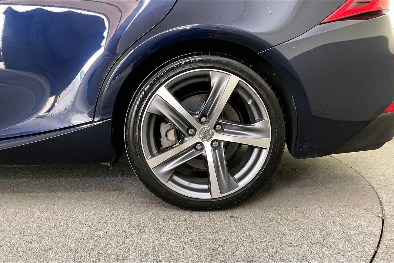 Lexus IS350 Platinum | Guaranteed Warranty | 0 Down Payment