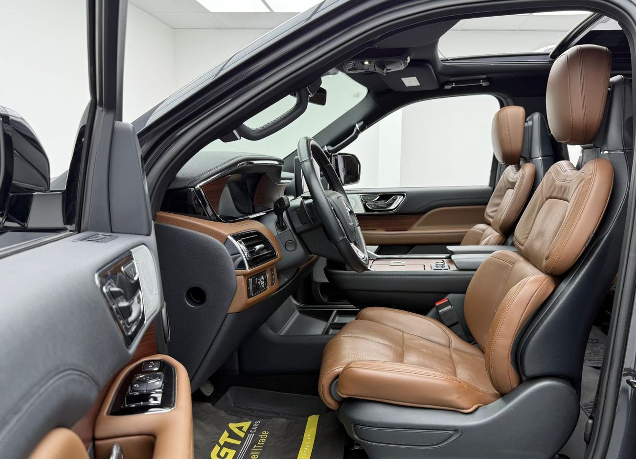 Lincoln Navigator Presidential 3.5L 2023 Lincoln Navigator Presidential, 2028 Lincoln Warranty + Service Pack, Very Lo