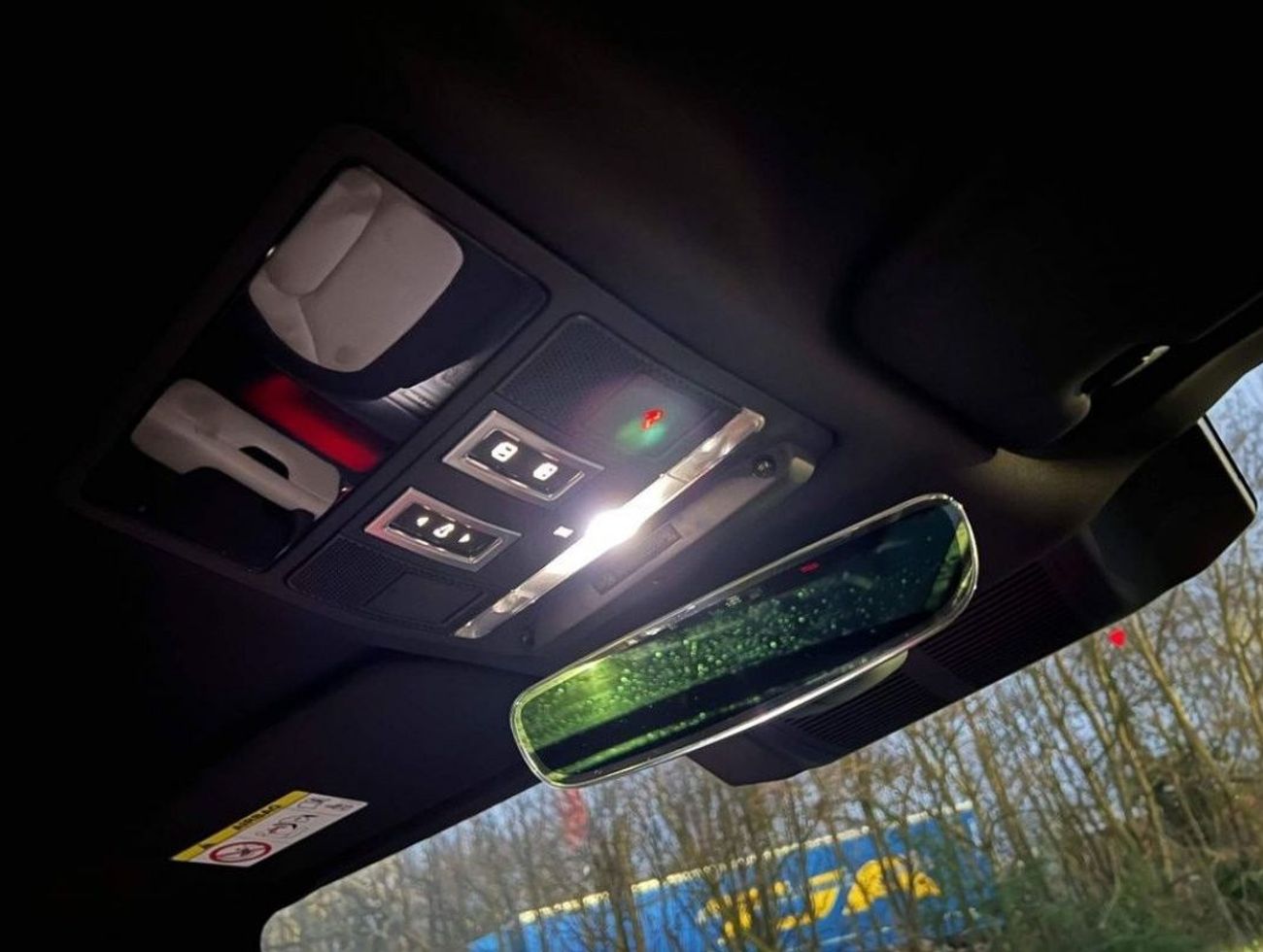 Land Rover Defender 130 3.0 P400 MHEV X RHD