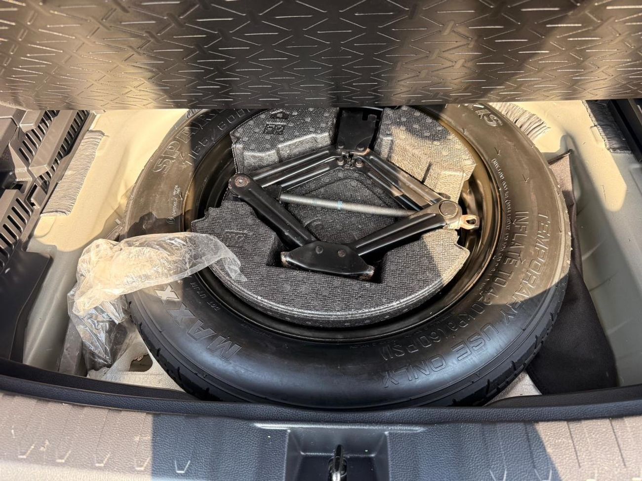 تويوتا راف ٤ XLE Full Option 2022 with sunroof, push start