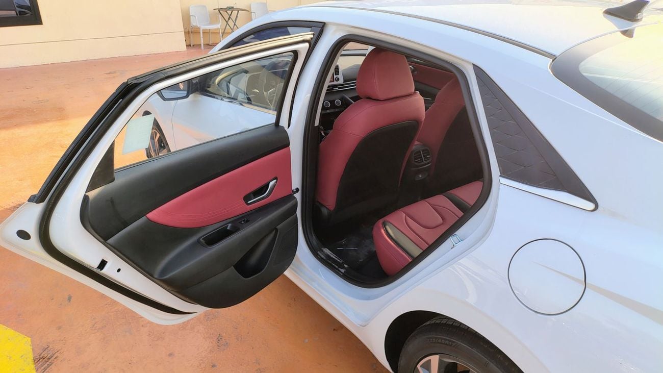 Hyundai Elantra Comfort 1.6L Elite GLX 1.5L fully loaded - with leather seats and 17 alloy wheels