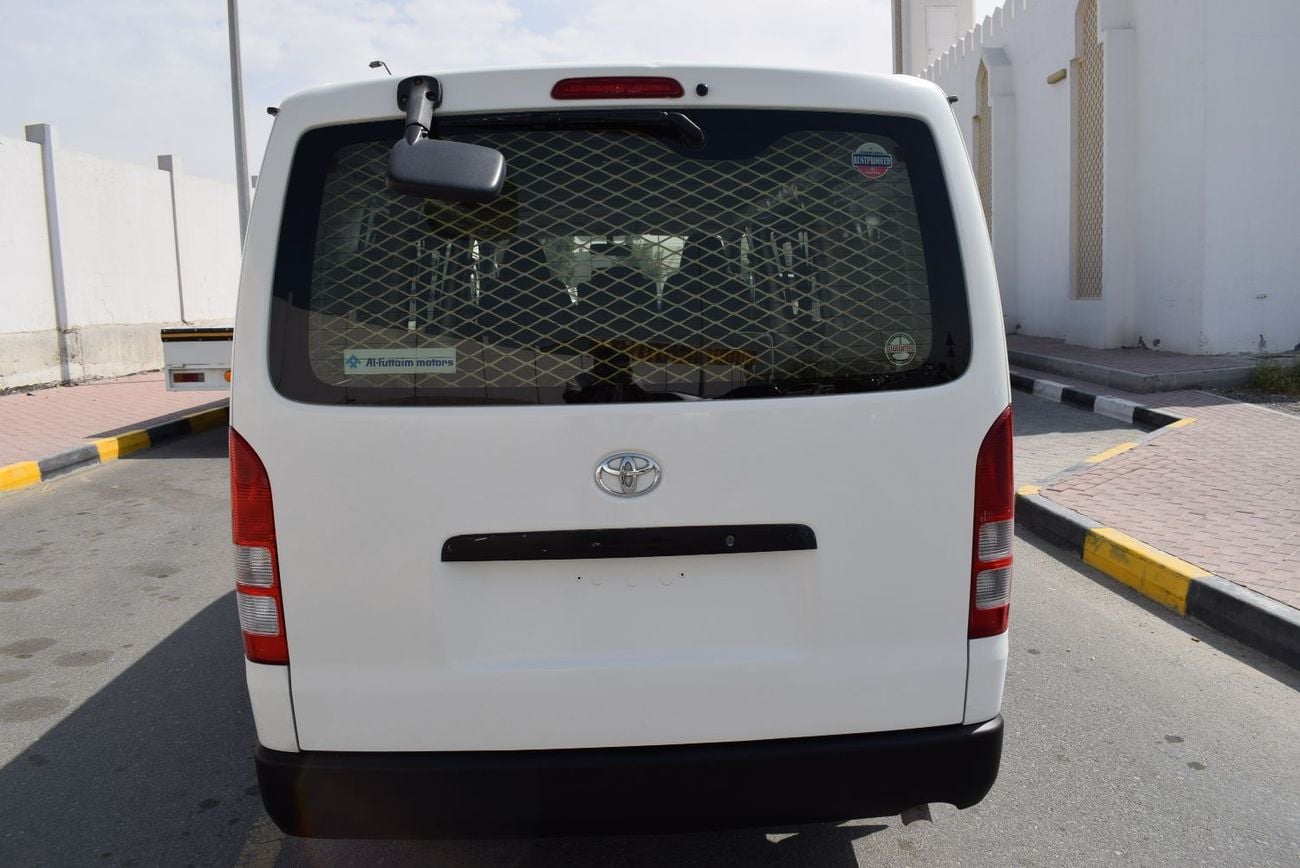 تويوتا هاياس Toyota Hiace 6 seater Van, model:2018.