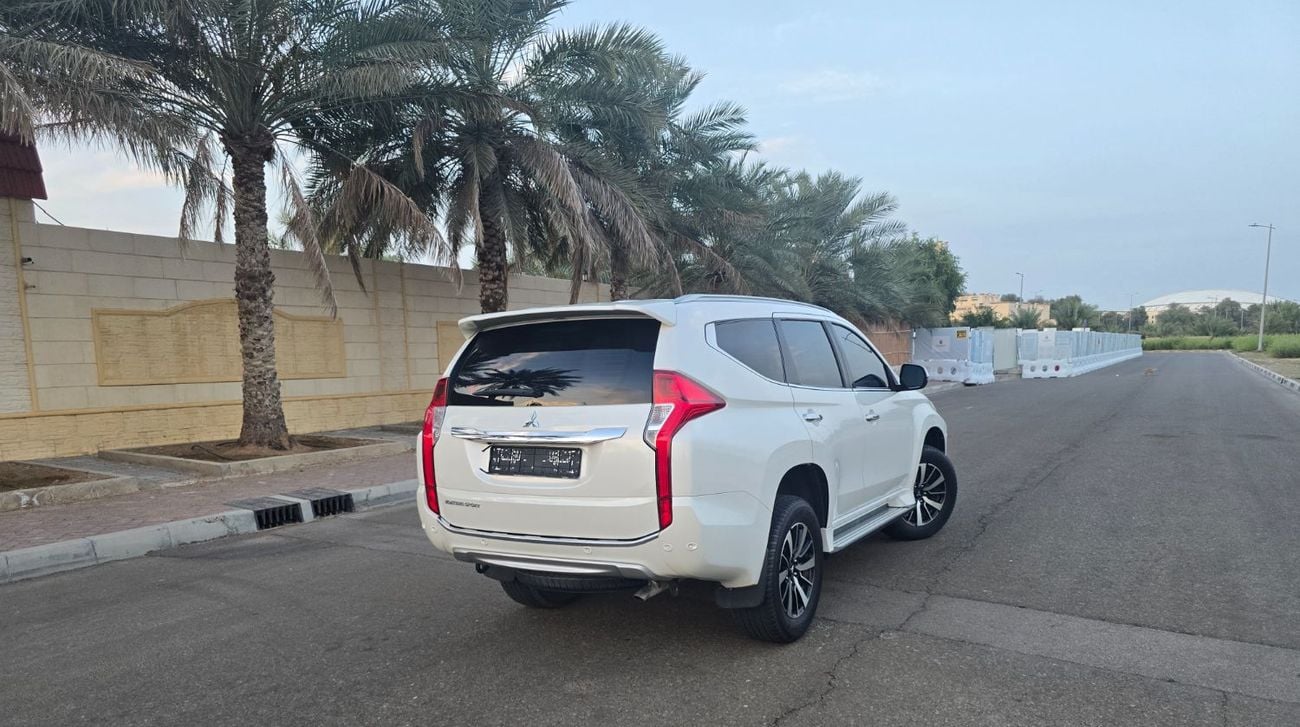 ميتسوبيشي مونتيرو سبورت GLS Premium 3.0L (7 Seater)