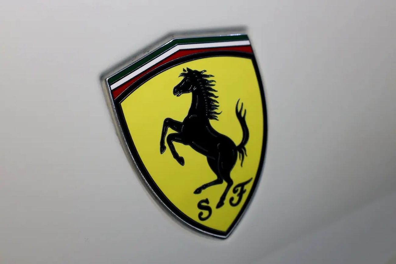 Ferrari 812 Superfast Passenger Display, Carbon Fiber Exterior/Interior, GCC Specs!!