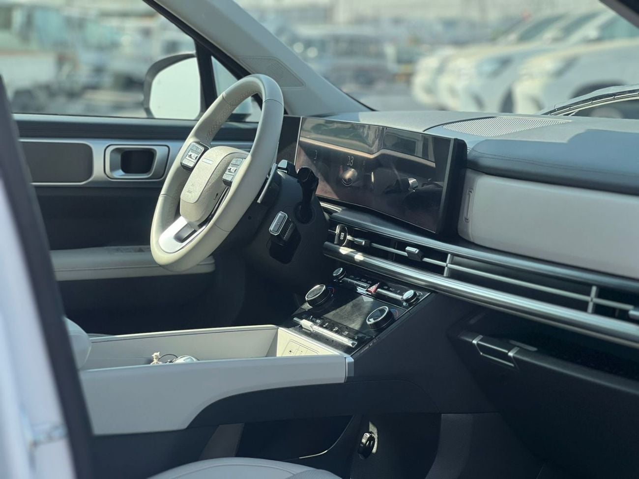 هيونداي سانتا في  2025 Hyundai Santa Fe New Shape 2.5L V4 - Leather seat - Auto Trunk - 7 Seater - 12000