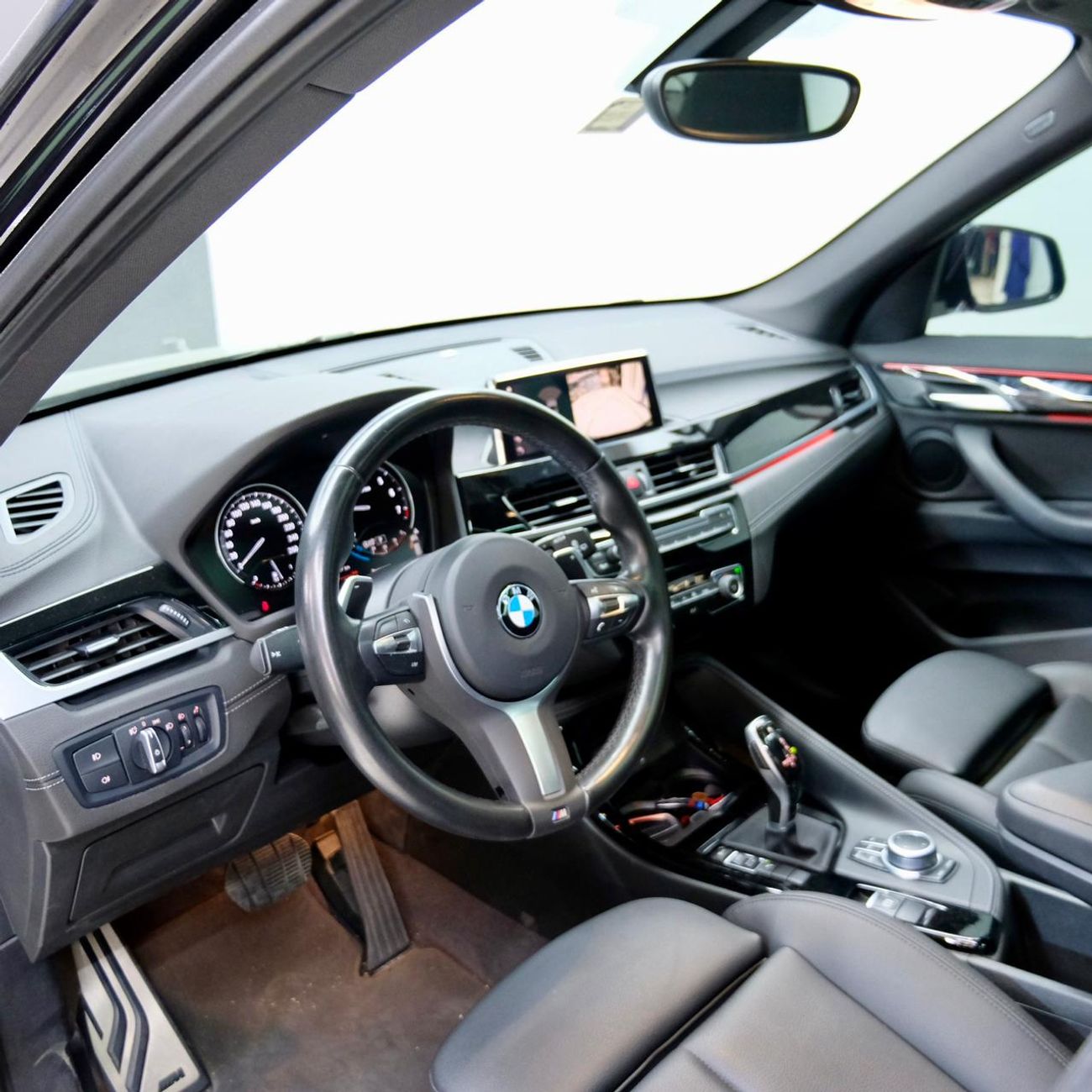 بي أم دبليو X1 AED 2,409 P.M l 0% Down Payment l M Sport l Service Contract Valid till 80,000 kms or 18/09/2026